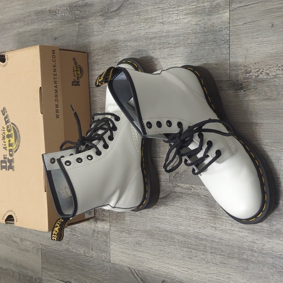 Dr. Martens - Picture 7 of 11